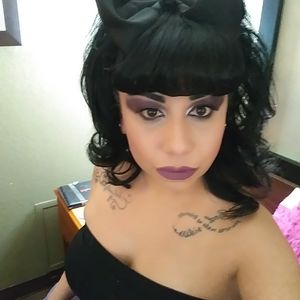 Meet your Posher, Alicia